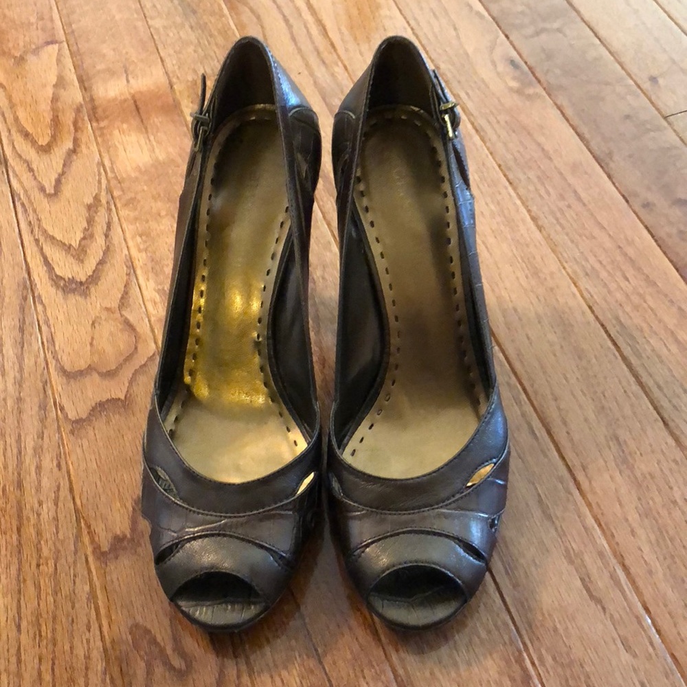 Gianni Bini Myst peep toe pump with buckle